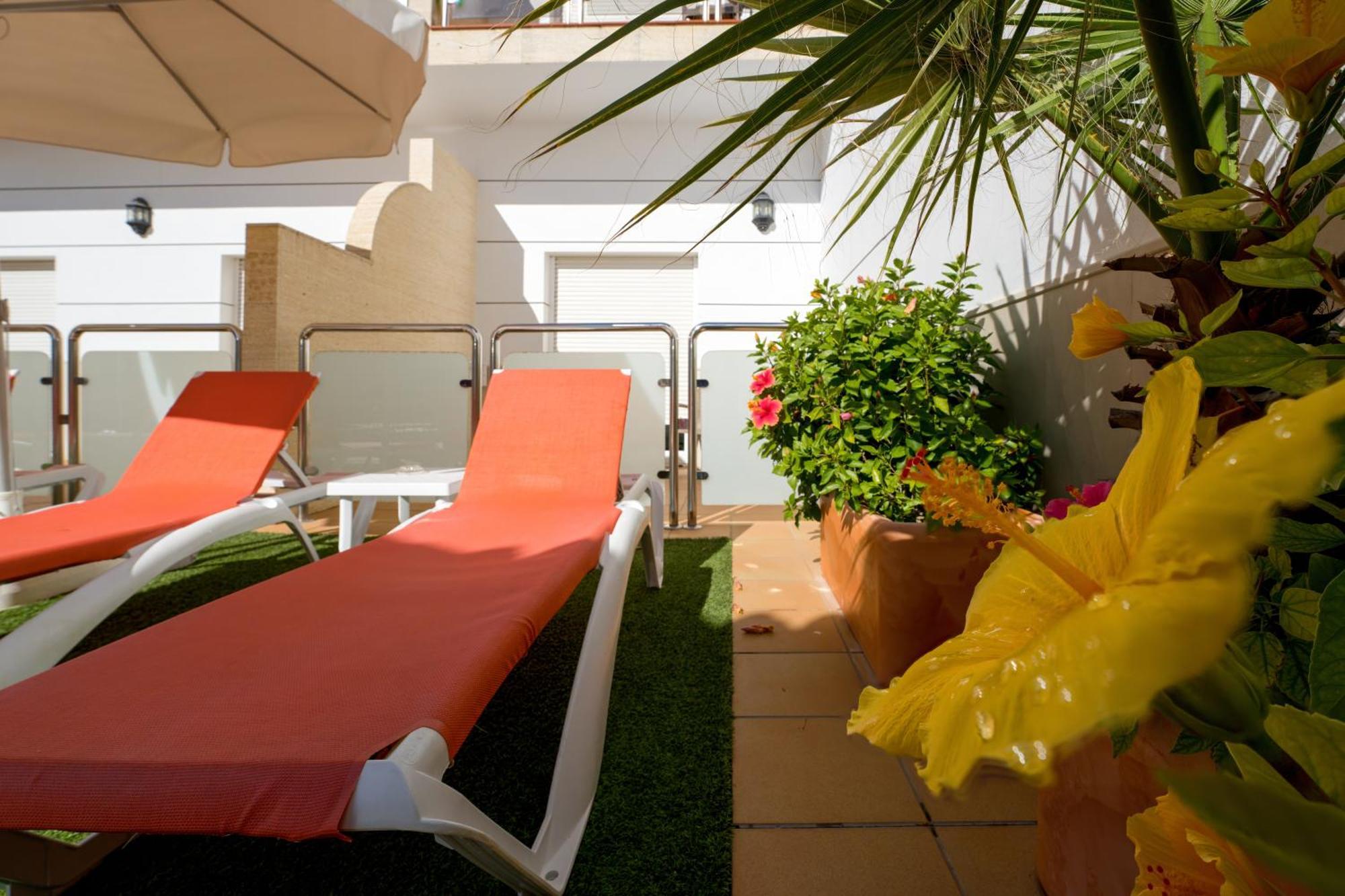 Hotel Apartamentos Loto Conil Conil De La Frontera Exterior foto
