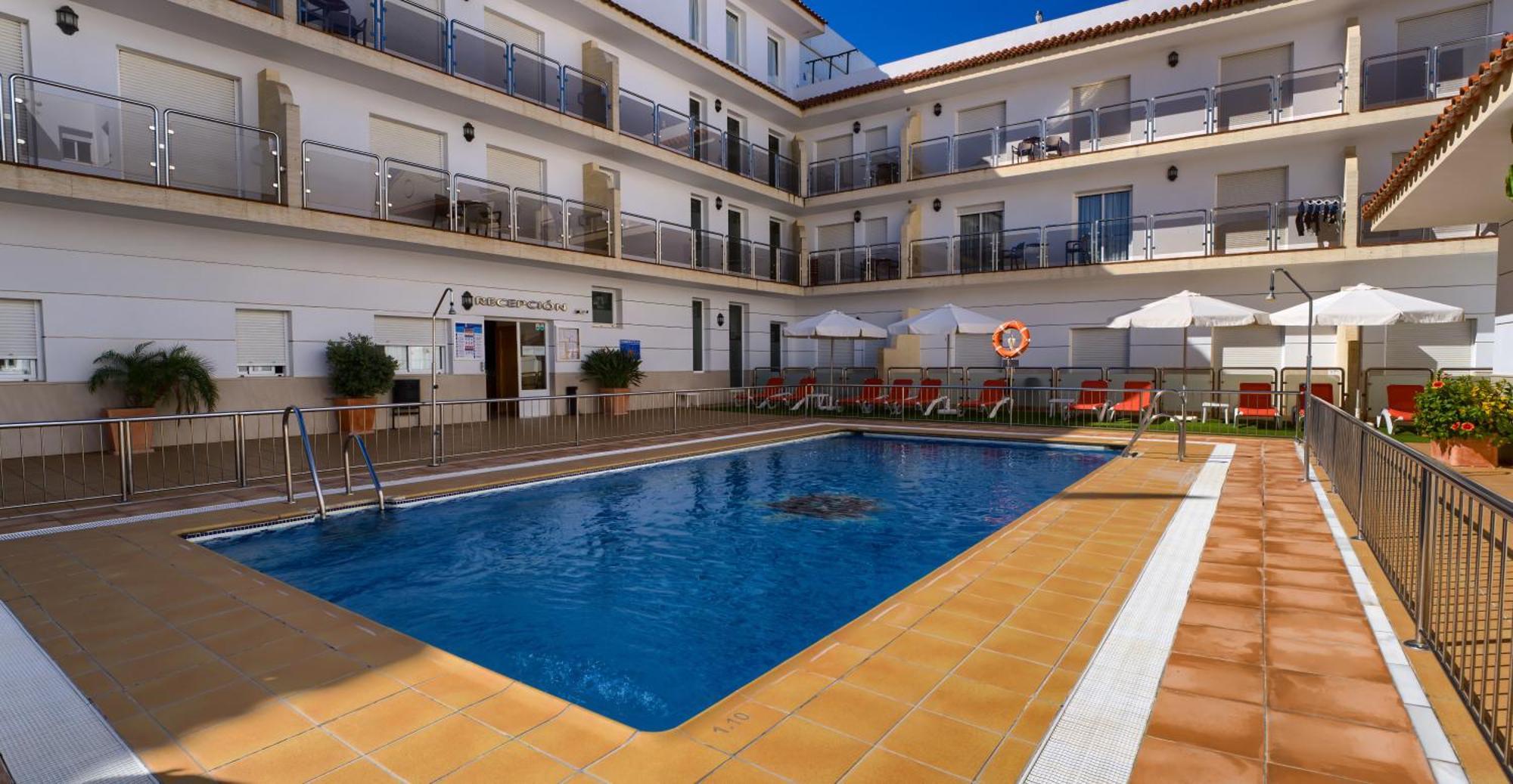 Hotel Apartamentos Loto Conil Conil De La Frontera Exterior foto