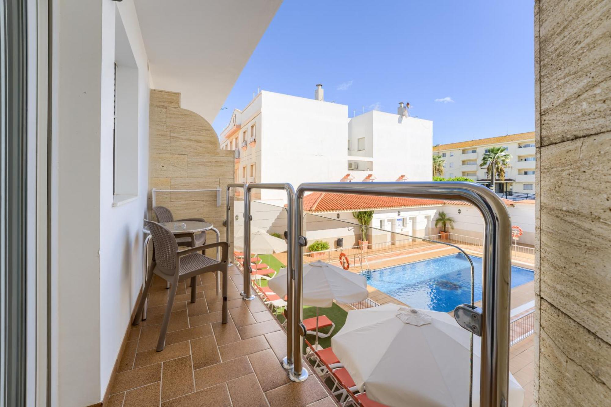 Hotel Apartamentos Loto Conil Conil De La Frontera Exterior foto