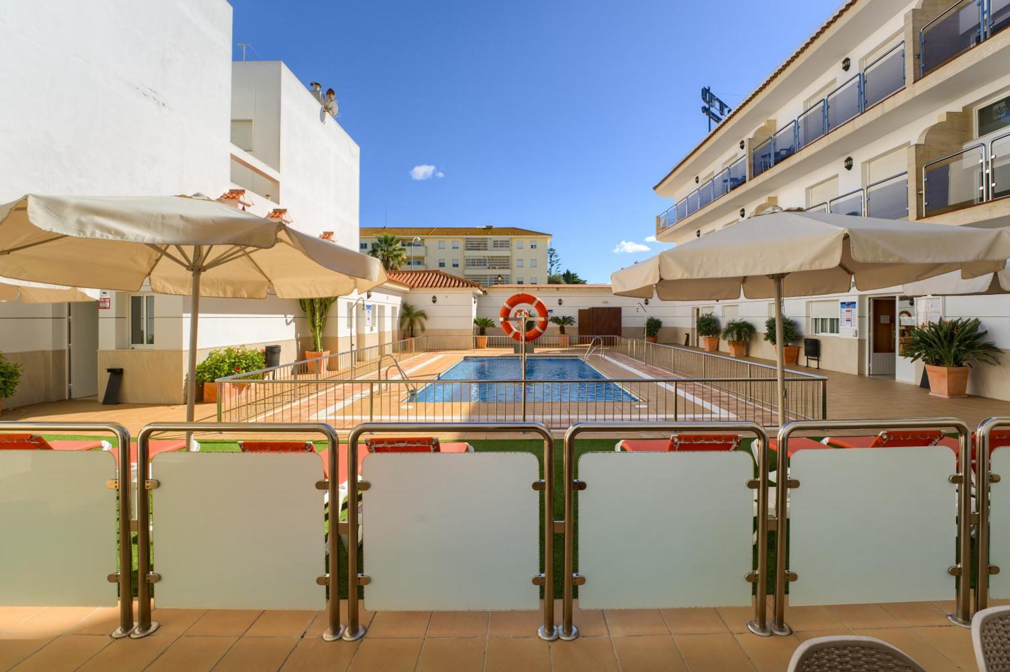Hotel Apartamentos Loto Conil Conil De La Frontera Exterior foto