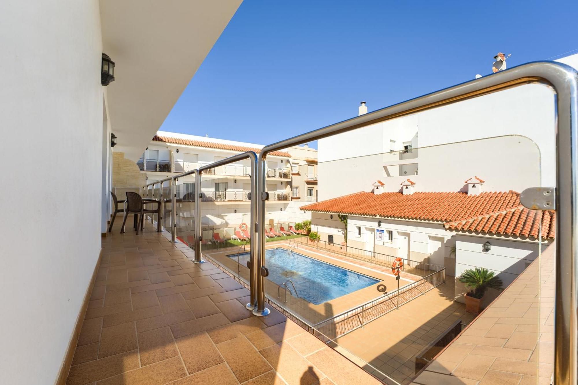 Hotel Apartamentos Loto Conil Conil De La Frontera Exterior foto